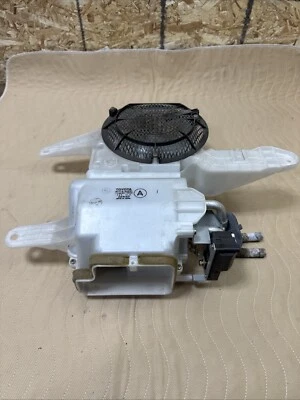 Toyota Land Cruiser 1998-2007 LX470 Rear A/C AC Air HVAC Housing Blower Motor - Image 1 of 4