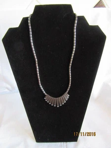 COLLAR/COLGANTE DE HEMATITA CURATIVA DE 18" CON PATRÓN EN CASCADA - Imagen 1 de 2