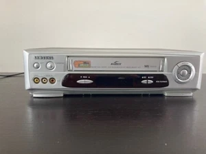 VIDEOREGISTRATORE VHS SAMSUNG SV-641X STEREO HI-FI - Foto 1 di 4