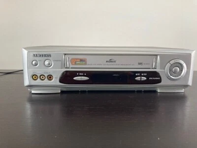 VIDEOREGISTRATORE VHS SAMSUNG SV-641X STEREO HI-FI - Immagine 1 di 4
