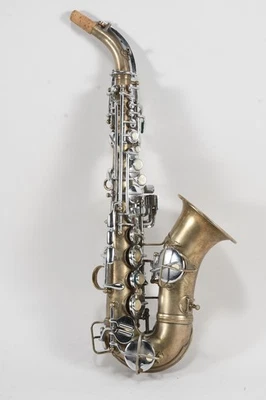 Q48B28- Saxofón infantil pequeño G. Conn Ltd Elkhart M168016 con estuche - Imagen 1 de 4