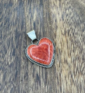 Navajo Handmade Sterling Silver Red Spiny Oyster Shell Heart Shaped Pendant - Picture 1 of 3