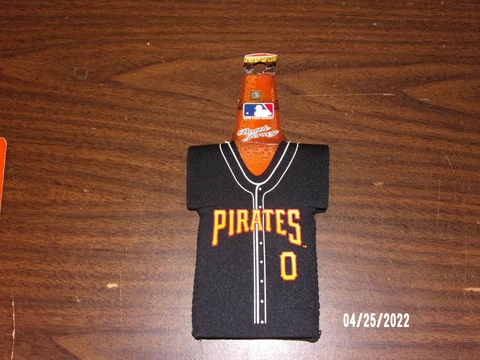 BRAND NEW MLB PITTSBURGH PIRATES JERSEY SHAPED BOTTLE COOZIE COOLER Cover