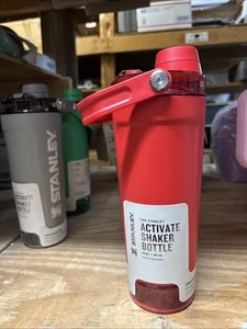 Stanley Activate Shaker Bottle 20 oz Chili Red - Picture 1 of 1