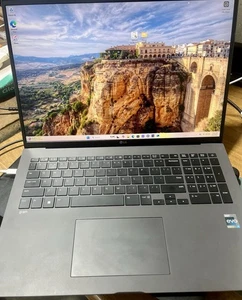 LG Gram 17" I7-1360P 32gb RAM 1TB SSD 17Z90R-K.ADS9U1 Win 11H - Imagen 1 de 4