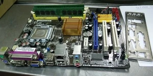 Asus P5Qpl-am Intel G41 LGA775 scheda madre con CPU E5400, 2 GB e piastra I/O - Foto 1 di 1