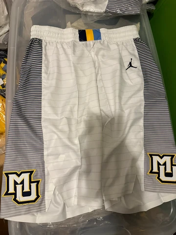Marquette University Basketball Game Shorts Nike Jordan Size 38+2 Cover