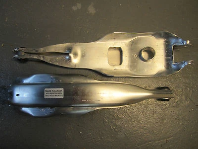 Braços de controle inferiores traseiros de alumínio Jeep Cherokee 2014-2015 NOVO 5090041AD - Imagem 1 de 3