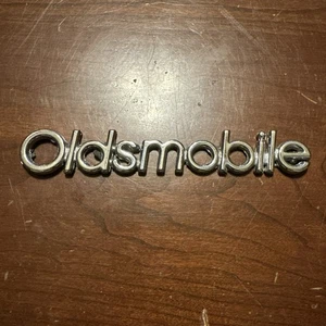 1988 Oldsmobile Hood Grille Emblem Metal Cutlass Ciera 5.5” OEM - Bild 1 von 2