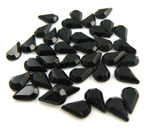 STRASS GOCCIA NERI 80pz 5mm x 8mmTermoadesivi gocce forme geometriche nera - Foto 1 di 1