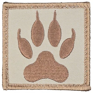 WOLF PAW PRINT BADGE SYMBOL SQUARE DESERT TACTICAL HOOK ANIMAL PATCH - Picture 1 of 2