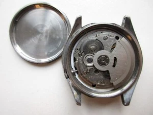 Seiko cal. 7009A Japan automatic watch movement in case - for parts - Picture 1 of 5
