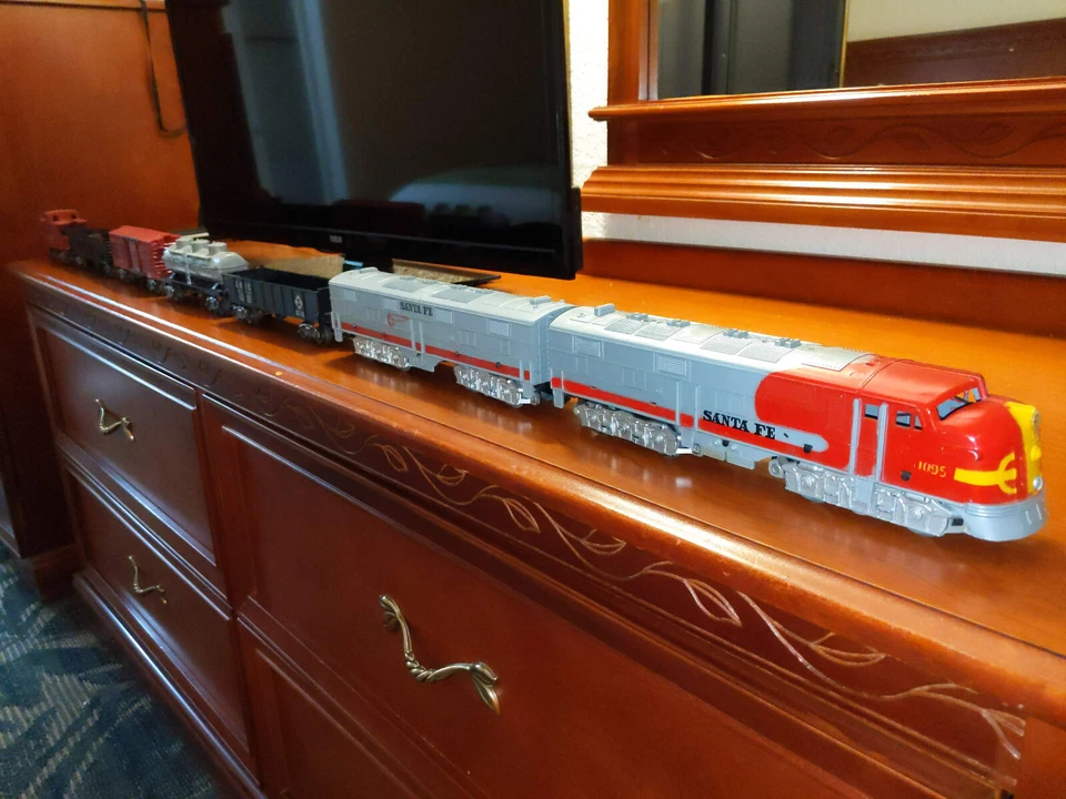 Vintage Marx Happi Time 7 pieces Electric Train O Gauge 1095 Santa Fe. - Image 1 of 4