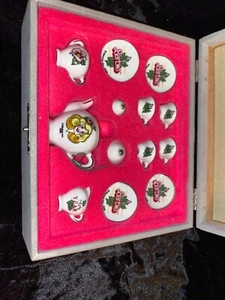 1984 Barbie Miniatur Porzellan Teeservice n Box 25th Anniversary Commemorative Set - Bild 1 von 3