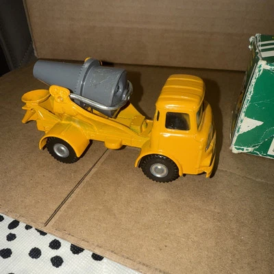 Joal Concrete Mixer Truck Vintage  - Image 1 of 4