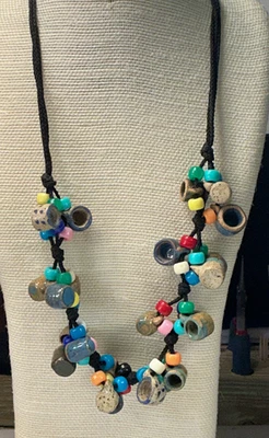 Machu Picchu Collar Tazas de Cerámica Plástico Multicolor Cluster Cord Lote 59 Foto 1 de 3