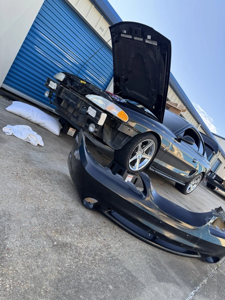 Parachoques delantero Ford Mustang Cobra 1998 Foto 1 de 3