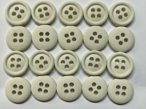 BOTTONI 20 PEZZI IN PLASTICA AVORIO DIAMETRO 7MM PRODUZIONE ITALIANA ANNI 80 - Foto 1 di 4