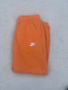 Nike Club Jogger Sweatpants Size Medium Orange Fleece Swoosh Basketball Athletic - Picture 1 of 6