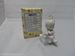 PRECIOUS MOMENTS MUSICAL GIRL ON PRESENT OMU-GRL 340308L W/BOX - Picture 1 of 4