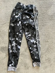 Adidas Youth Size M Essential Regular Fit Gray Camouflage Cuffed Fleece Joggers - Picture 1 of 6