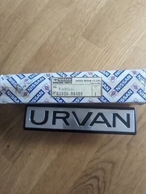 Nissan Urvan E23, emblema delantero urvan, piezas originales nuevas, años 02-85. Foto 1 de 3