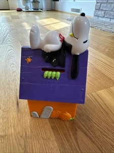 Whitman's Candy Halloween Peanuts Snoopy Vampir Hundehütte Sammlerstück Bank - Bild 1 von 8