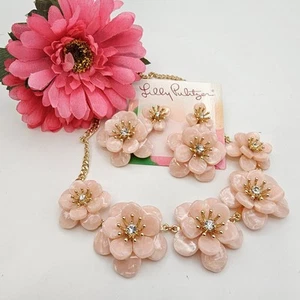 NUEVO Conjunto Lilly Pulitzer Rosa Flor Acrílico Collar y Pendientes Tono Dorado - Imagen 1 de 11