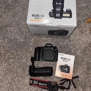 Canon EOS 5D Mark II 21.1 MP Digital SLR Camera - Black (Body Only) - Picture 1 of 4