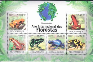 W MOZAMBIQUE 2189 INTERNATIONAL FORESTS YEAR FROGS - Picture 1 of 1