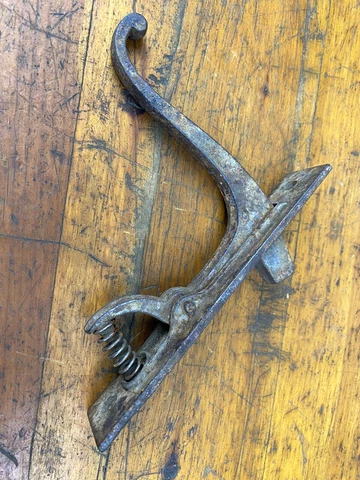 Antique Iron Spring Loaded DOOR LATCH HANDLE, Working Condition Old New England! Cover
