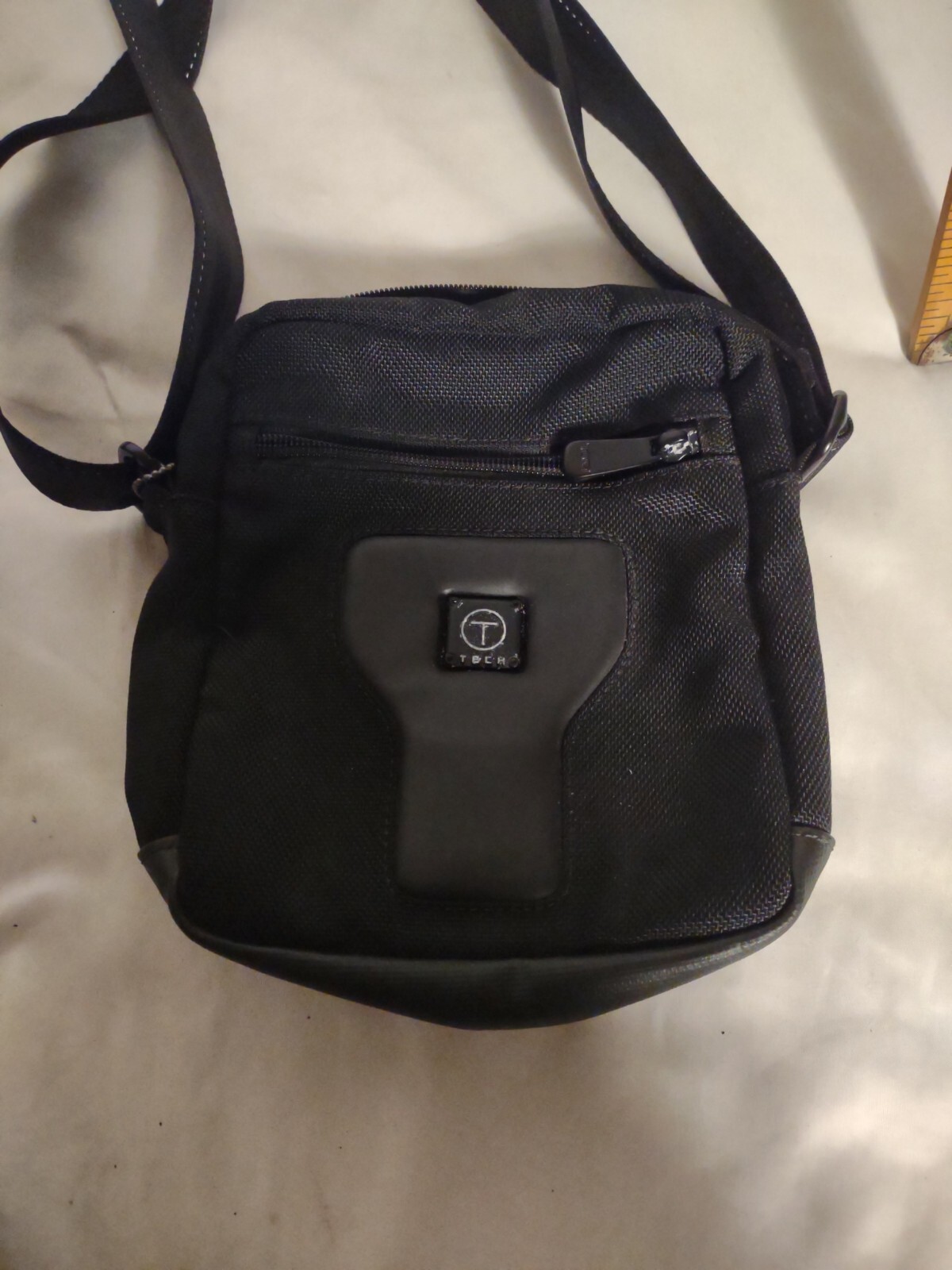 tumi tech pouch