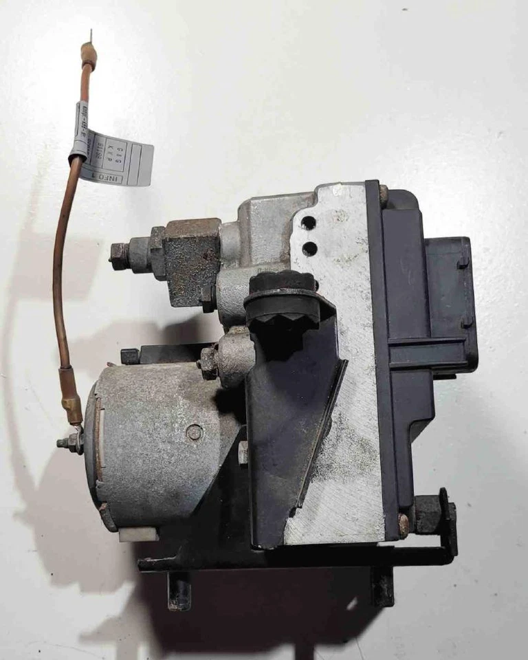 BMW 528i 1995-1998 montaje de pieza de freno antibloqueo Foto 1 de 4
