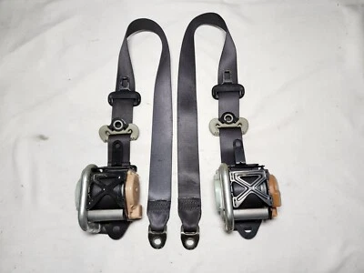 2002 - 2007 Suzuki Aerio Drivers & Passengers Front Seat Belts (OEM) Black Foto 1 de 4