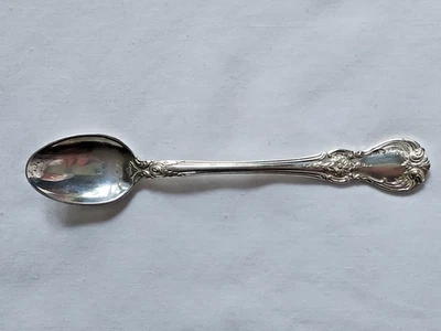 Cuchara de alimentación para bebés Old Master by Towle plata de ley 5" Foto 1 de 4