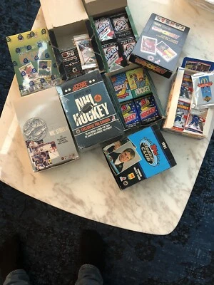 Lote 50+ cartas años 90= 5 paquetes de tarjetas de hockey selladas sin abrir paquetes mixtos +1 tarjeta de éxito Foto 1 de 4