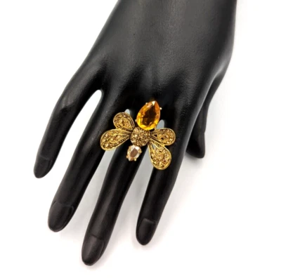 Винтажное золотистое коктейльное кольцо Joan Rivers с хрустальными стразами размер 10 - Изображение 1 из 4