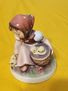 Estatuilla de niña Hummel de Goebel de colección de 3,5" de alto - Imagen 1 de 24
