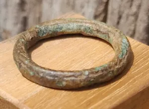 Schöner antiker Bronze Dong Son Kultur Bronze Ring - 1000 v. Chr. - 100 n. Chr. - Bild 1 von 9