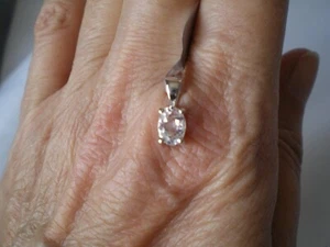 Clear Topaz oval pendant, 0.9 carats, in 0.78 grams of 925 Sterling Silver - Picture 1 of 11