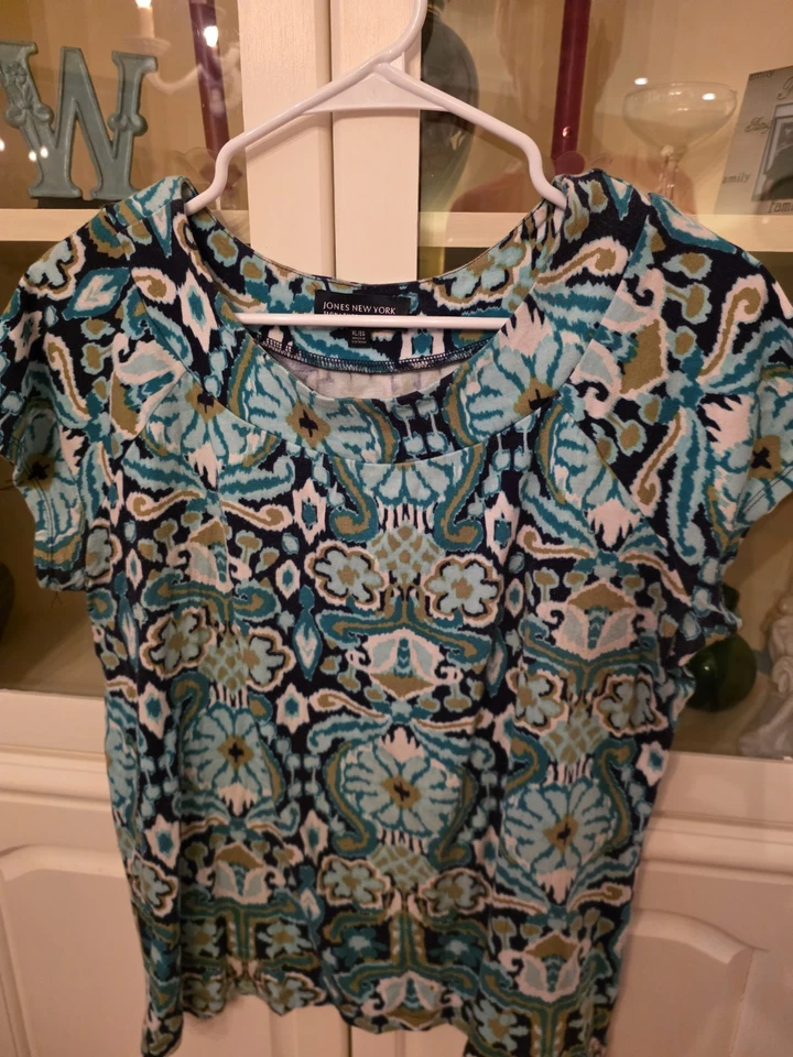 Jones New York Signature Ladies Top Size XL - Image 1 of 4