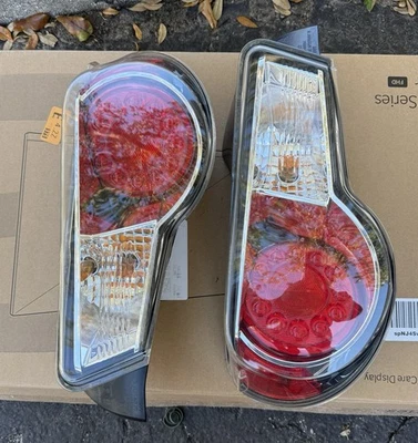 Par de luces traseras exteriores para Subaru BRZ 2013-2016 IZQUIERDA DERECHA OEM Koito 220-60084 60082 Foto 1 de 4