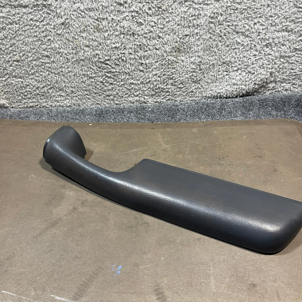 Chevrolet S10 GMC 1998-2004 Jimmy Sonoma Tirador de puerta reposabrazos pasajero derecho gris Foto 1 de 4