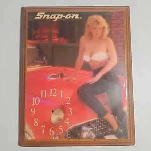 Reloj de Pared Vintage Herramientas a Presión Rubio Pin-up Niña, Viene con Movimiento Nuevo - Imagen 1 de 8