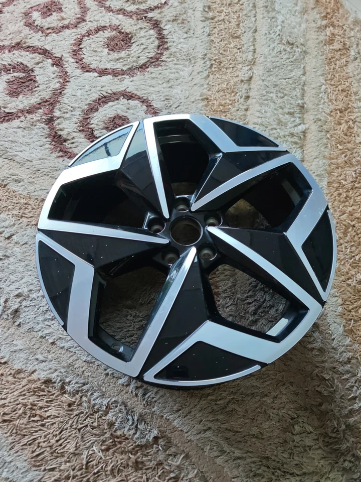 10A 601 025H Eine Alufelge - Bild 1 von 4