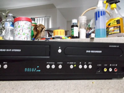 Refurbished Sanyo FWZV475F  VCR/DVD Dubbing Player W/ OEM Remote & Accessories - Image 1 of 4