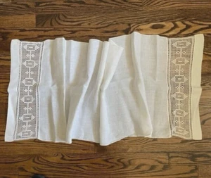 Sciarpa / runner da tavolo vintage con inserti all'uncinetto - Foto 1 di 6