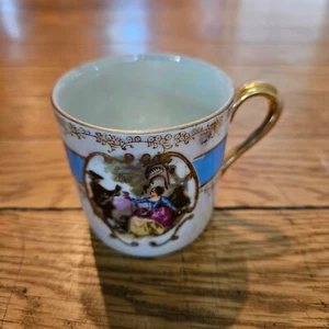 Taza de té/taza Demitasse vintage Lefton China # 1798 con escena de cortejo - Imagen 1 de 6