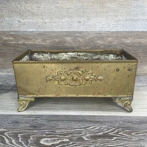 Fioriera vintage lunga 8" rettangolare con piedi in ottone massiccio con disegno ornato "1952" - Foto 1 di 16