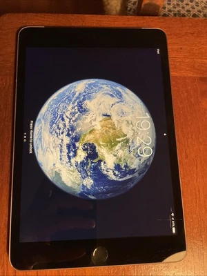Apple iPad Mini 3 - Image 1 of 3